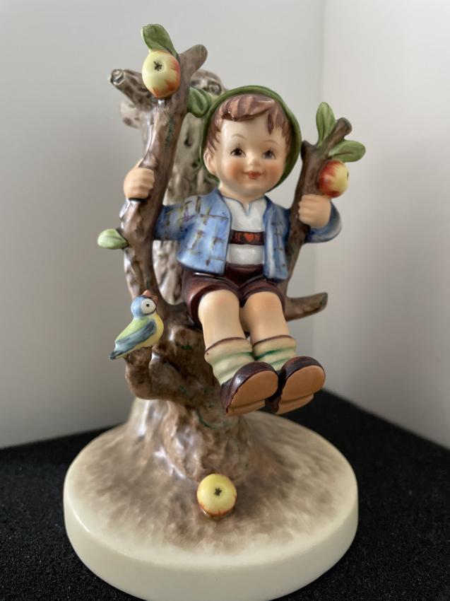 Hummel beeldje 677 - Apple tree boy